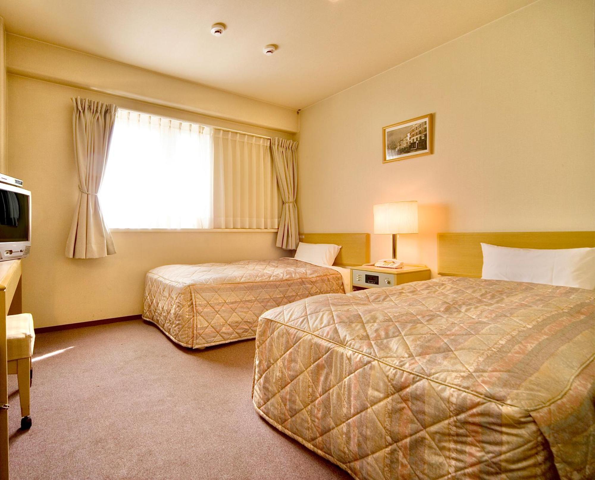 Kurashiki Ekimae Universal Hotel Esterno foto